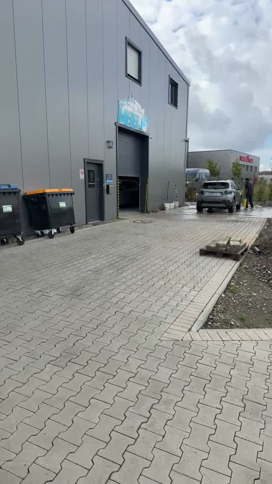 Zufahrt zum Waschplatz — muss frei bleiben